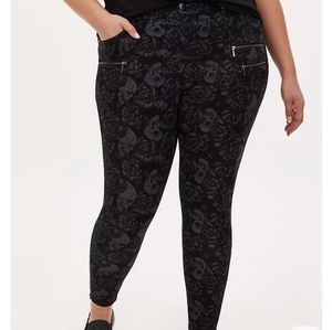 Torrid skull and lace pants